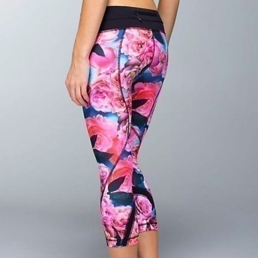 Lululemon set top + inspire crop leggings 8 rose secret garden gently preloved - Picture 3 of 16